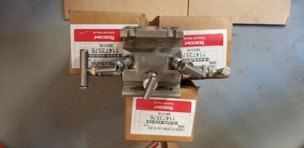 CM2051F99JQGSG  Century 5 Valve Manifold Flange X Flange 316 SS (11473576) - Image 3